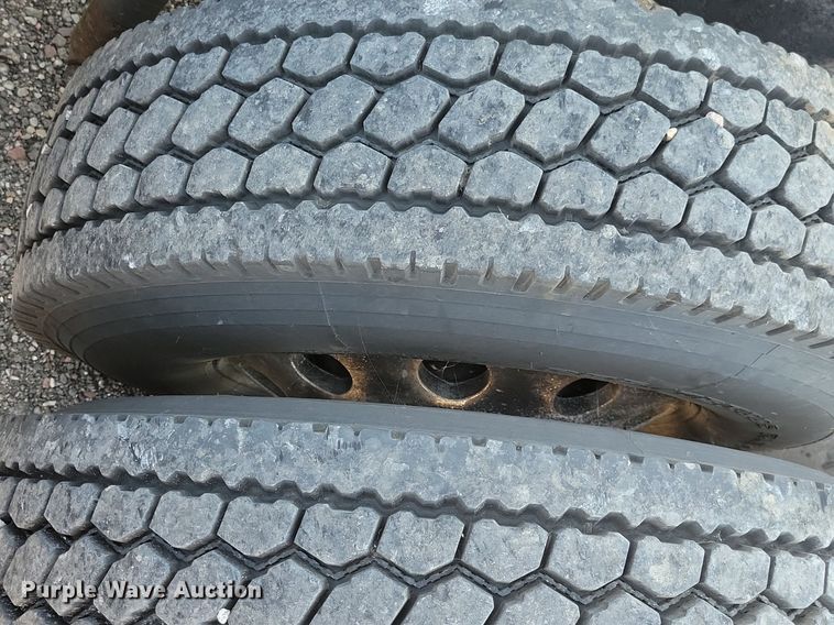 image for item JO9464 2005 Peterbilt 387 semi truck