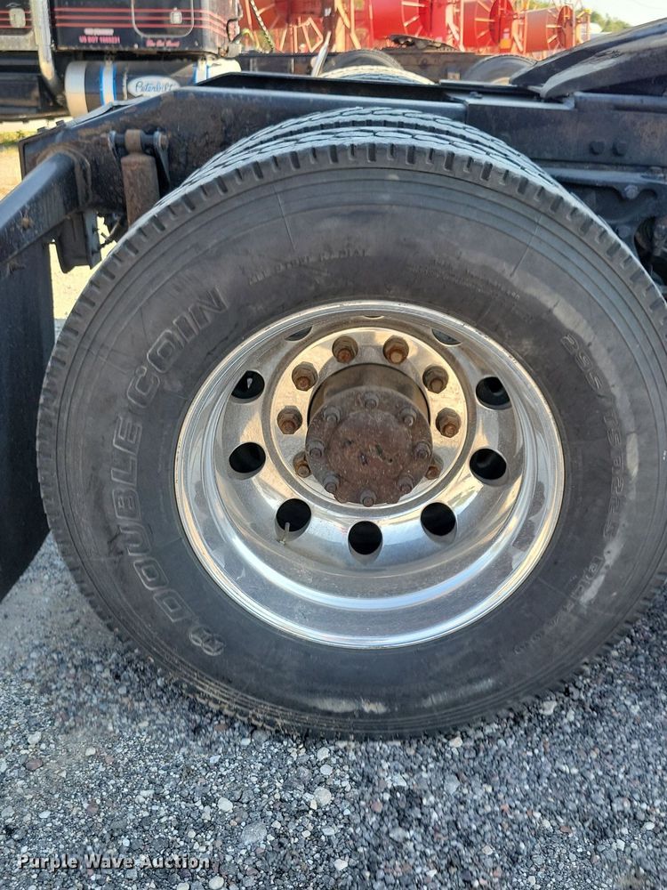 image for item JO9464 2005 Peterbilt 387 semi truck