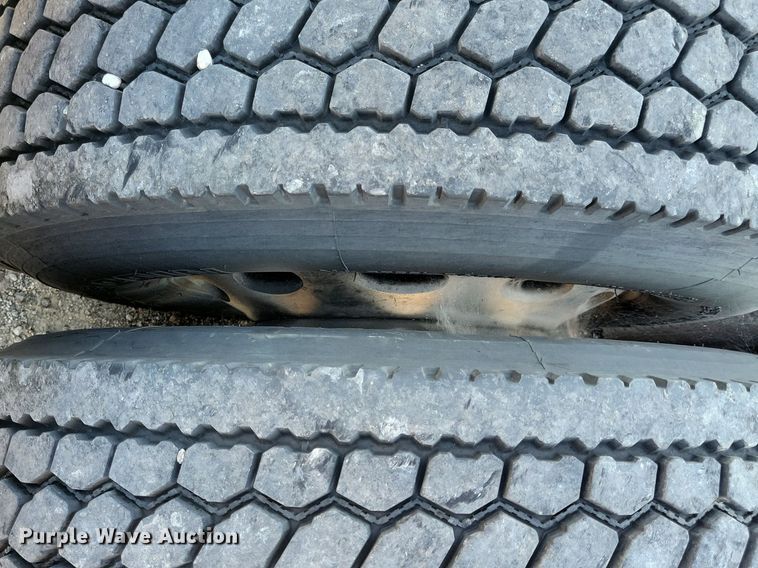 image for item JO9464 2005 Peterbilt 387 semi truck