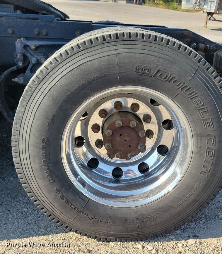 image for item JO9464 2005 Peterbilt 387 semi truck