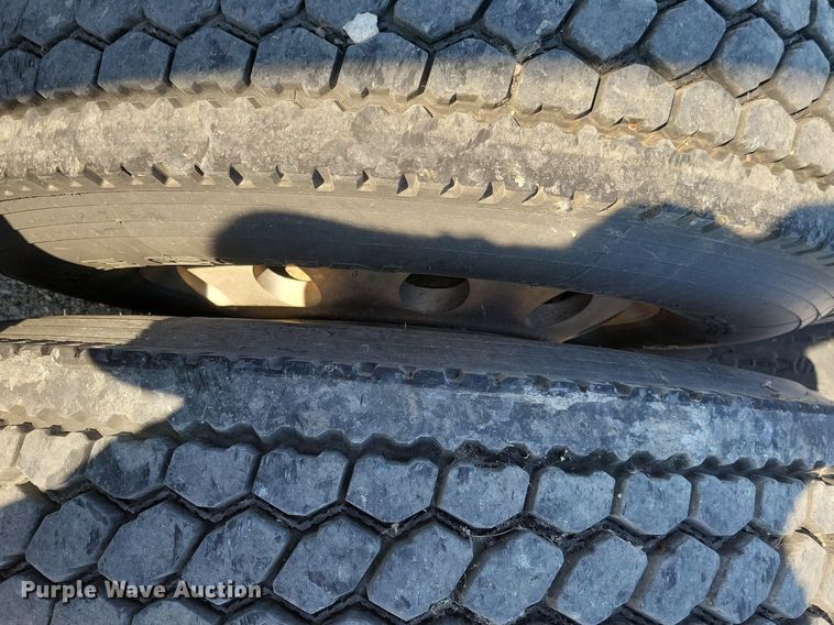 image for item JO9464 2005 Peterbilt 387 semi truck