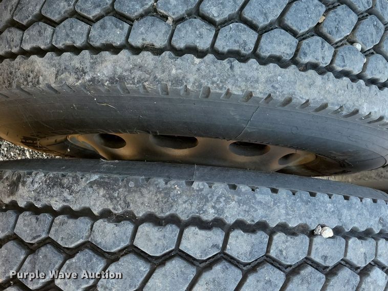 image for item JO9464 2005 Peterbilt 387 semi truck