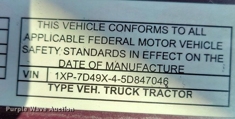 image for item JO9464 2005 Peterbilt 387 semi truck