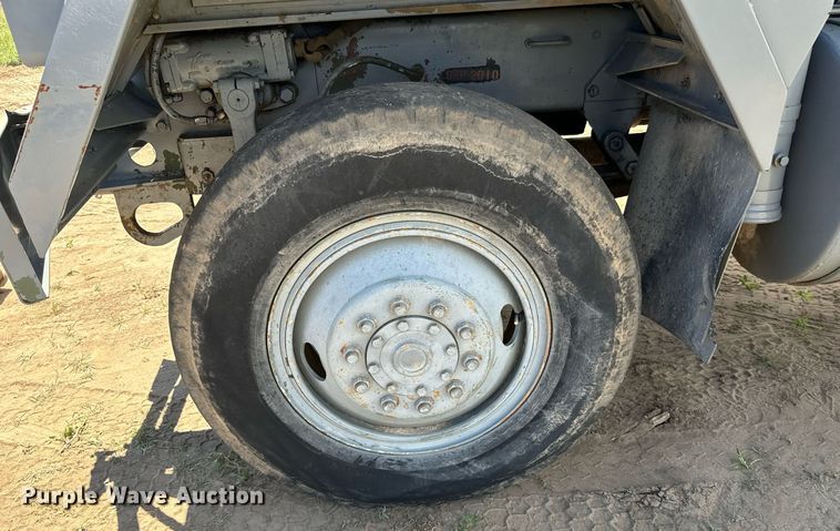 image for item LG9030 1980 AM General M916 winch truck