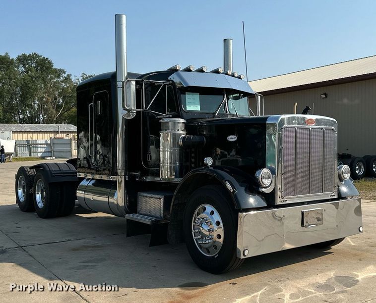 image for item LR9472 1979 Peterbilt 359 semi truck