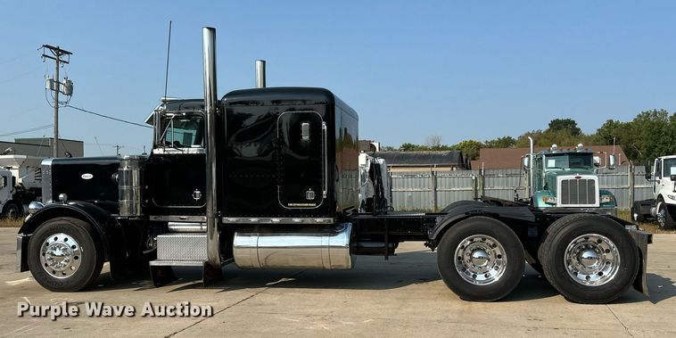 image for item LR9472 1979 Peterbilt 359 semi truck