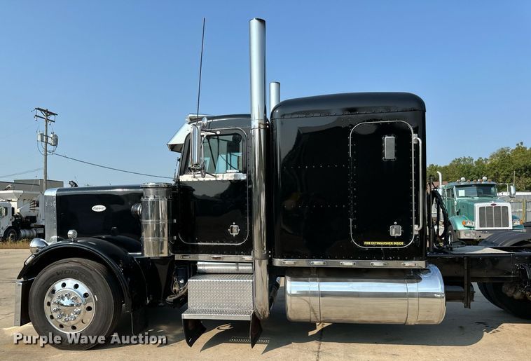 image for item LR9472 1979 Peterbilt 359 semi truck