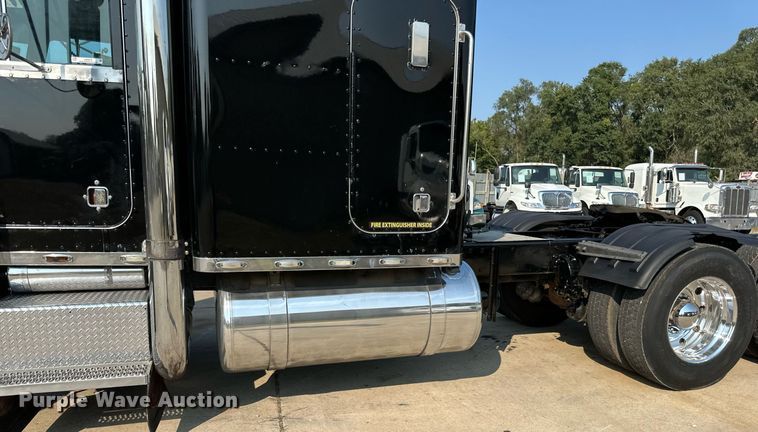 image for item LR9472 1979 Peterbilt 359 semi truck