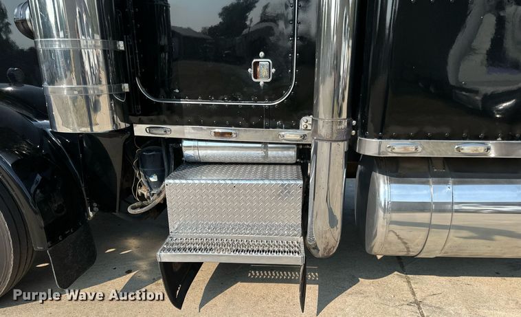 image for item LR9472 1979 Peterbilt 359 semi truck