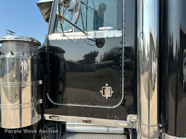 image for item LR9472 1979 Peterbilt 359 semi truck