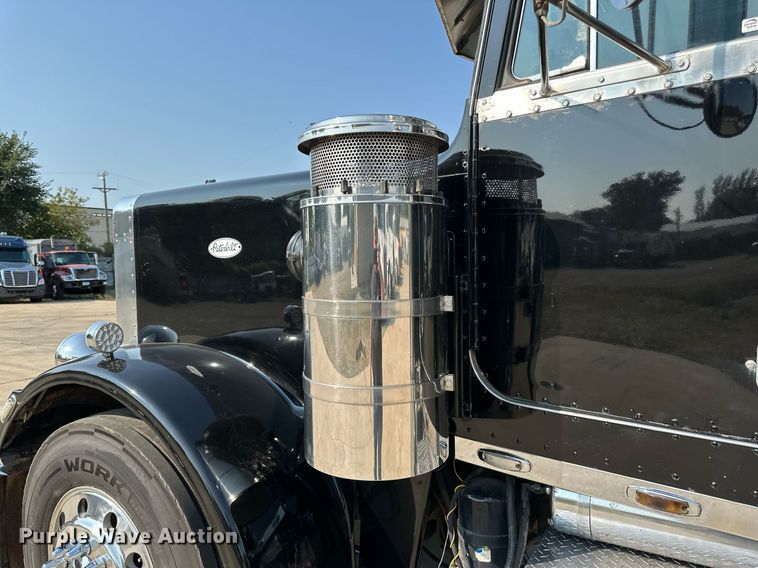 image for item LR9472 1979 Peterbilt 359 semi truck