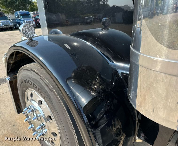 image for item LR9472 1979 Peterbilt 359 semi truck