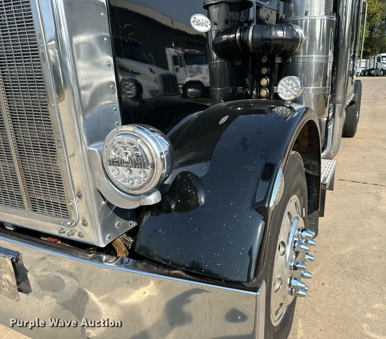 image for item LR9472 1979 Peterbilt 359 semi truck