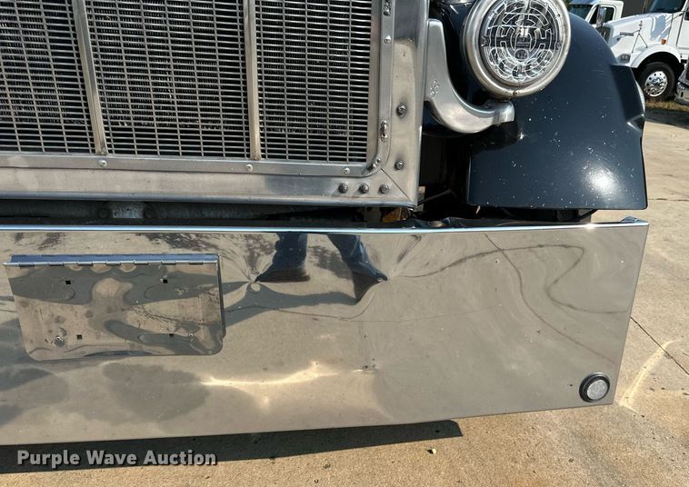 image for item LR9472 1979 Peterbilt 359 semi truck