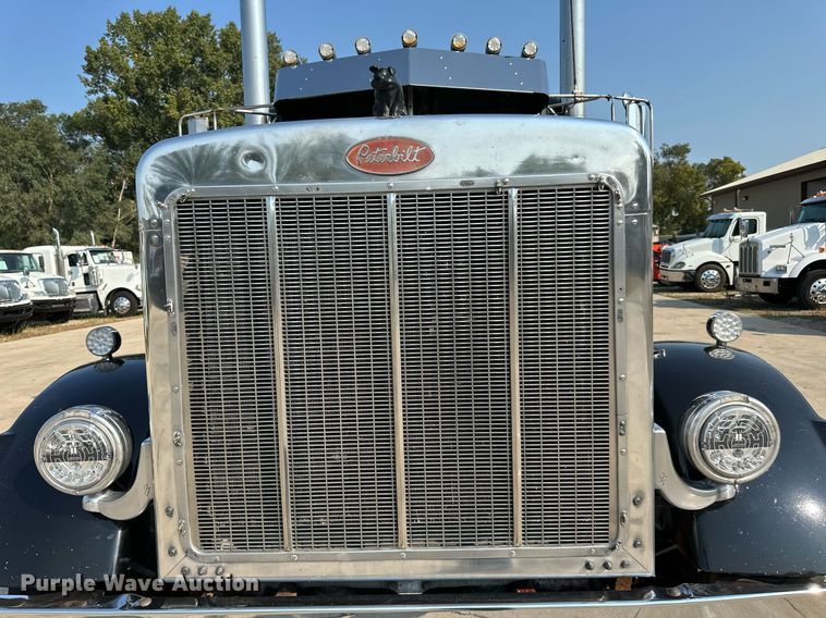 image for item LR9472 1979 Peterbilt 359 semi truck