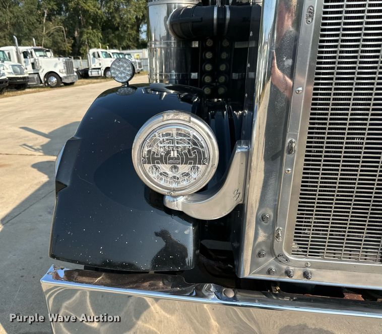 image for item LR9472 1979 Peterbilt 359 semi truck