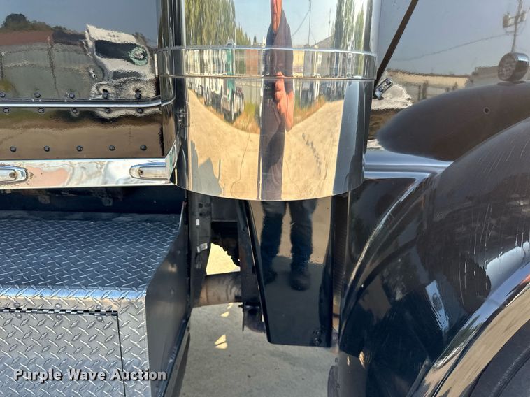 image for item LR9472 1979 Peterbilt 359 semi truck