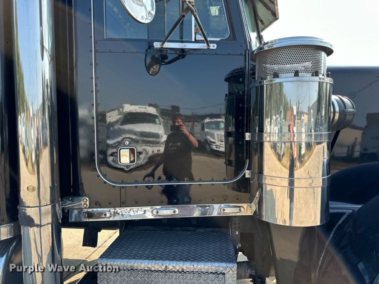 image for item LR9472 1979 Peterbilt 359 semi truck