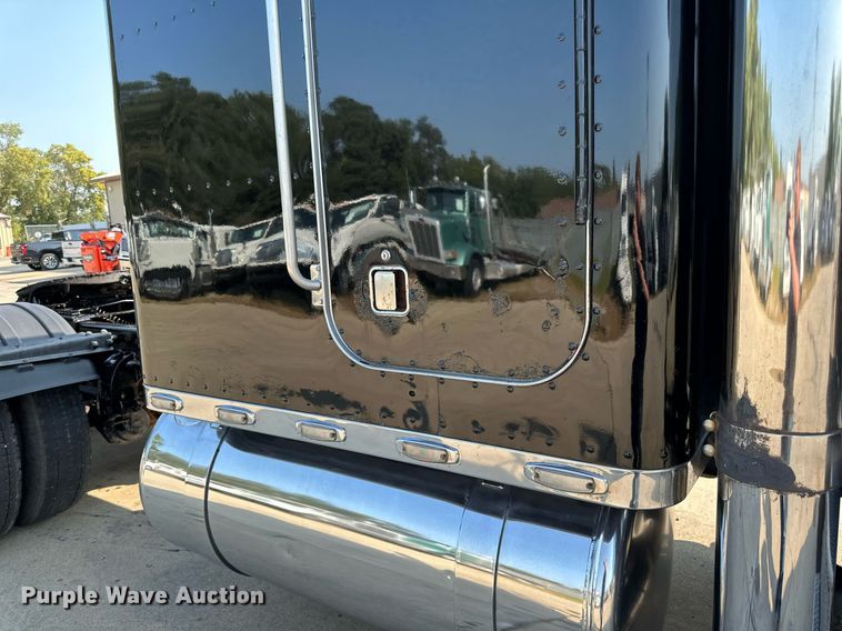 image for item LR9472 1979 Peterbilt 359 semi truck