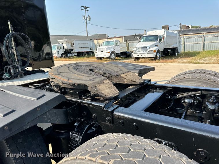 image for item LR9472 1979 Peterbilt 359 semi truck