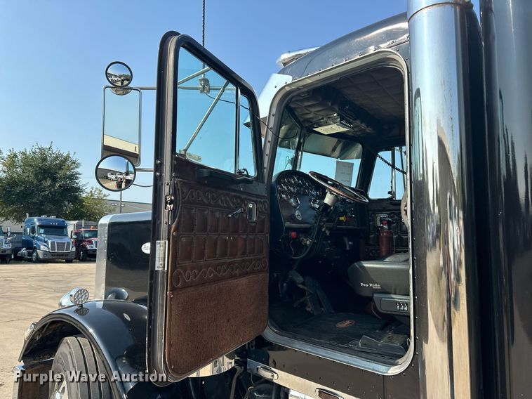 image for item LR9472 1979 Peterbilt 359 semi truck