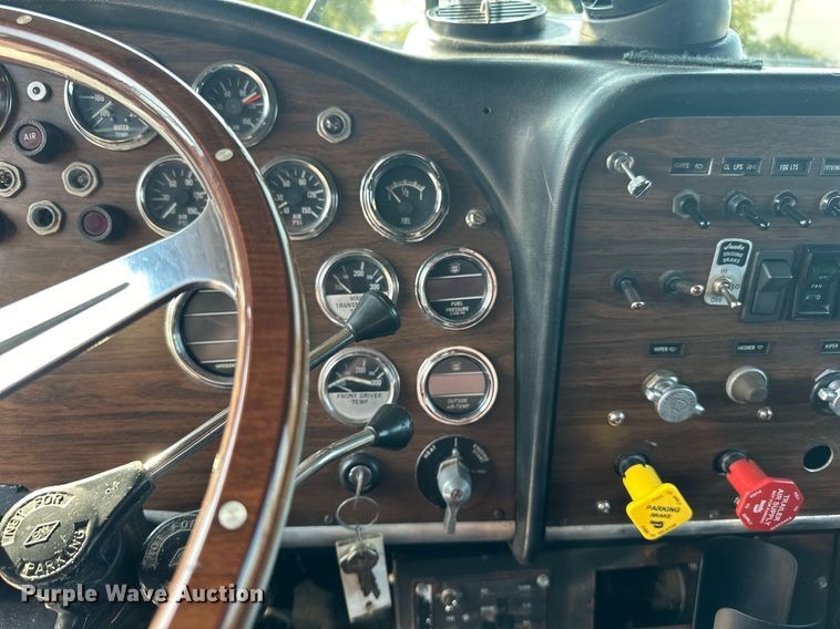 image for item LR9472 1979 Peterbilt 359 semi truck