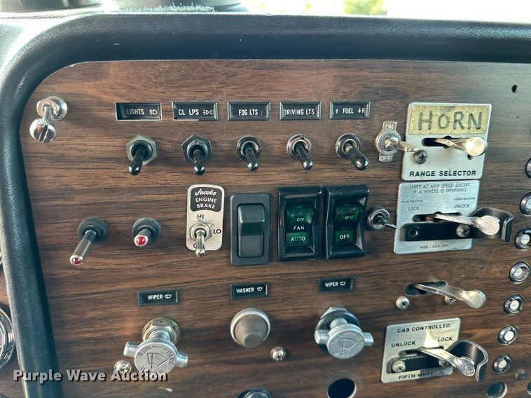 image for item LR9472 1979 Peterbilt 359 semi truck