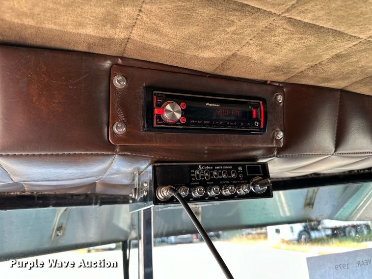 image for item LR9472 1979 Peterbilt 359 semi truck