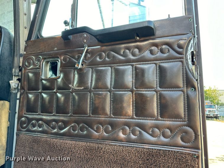 image for item LR9472 1979 Peterbilt 359 semi truck