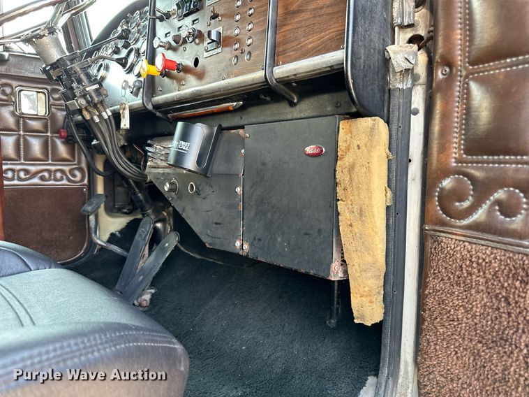 image for item LR9472 1979 Peterbilt 359 semi truck