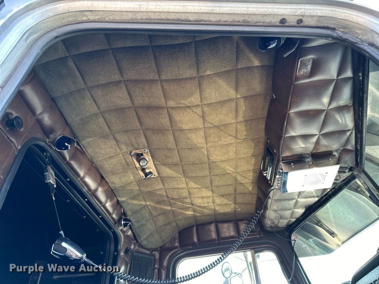 image for item LR9472 1979 Peterbilt 359 semi truck