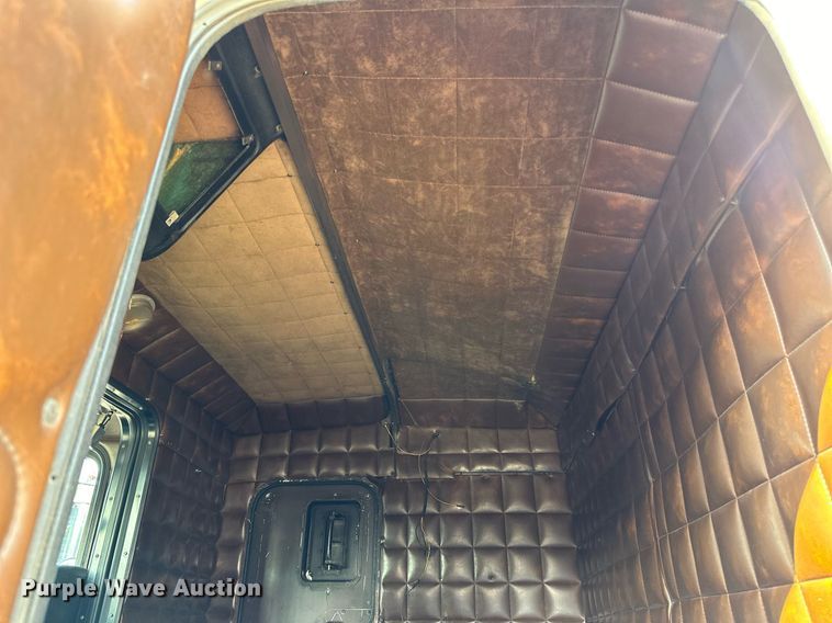 image for item LR9472 1979 Peterbilt 359 semi truck