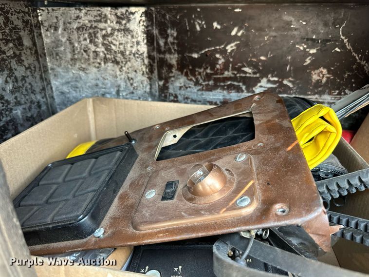 image for item LR9472 1979 Peterbilt 359 semi truck