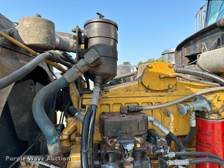 image for item LR9472 1979 Peterbilt 359 semi truck