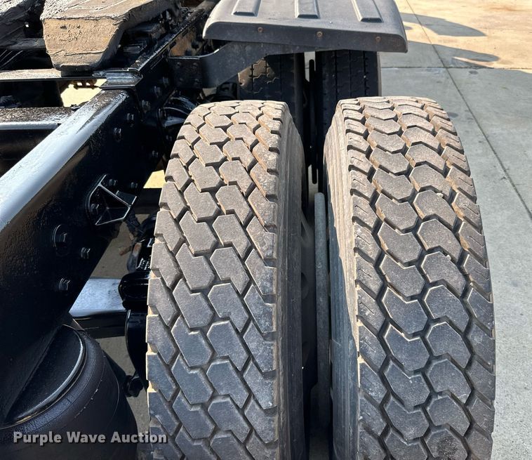 image for item LR9472 1979 Peterbilt 359 semi truck