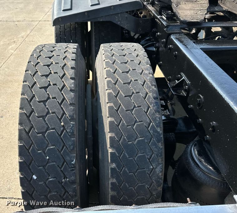 image for item LR9472 1979 Peterbilt 359 semi truck