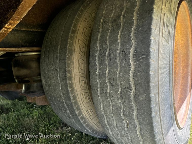 image for item MV9064 1998 Wilson 4860FT Muvall drop deck hydraulic tail equipment trailer