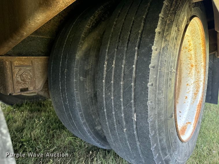 image for item MV9064 1998 Wilson 4860FT Muvall drop deck hydraulic tail equipment trailer