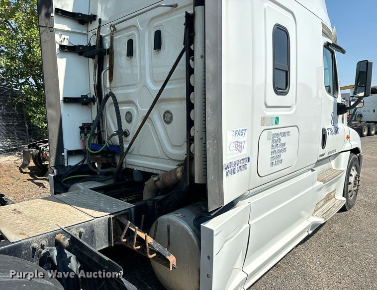 image for item MV9120 2018 Freightliner  Cascadia Evolution  semi truck