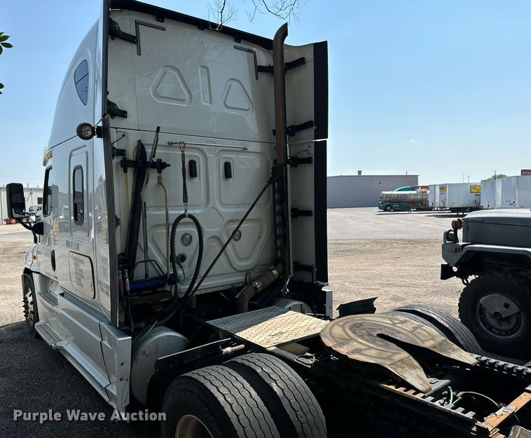 image for item MV9120 2018 Freightliner  Cascadia Evolution  semi truck