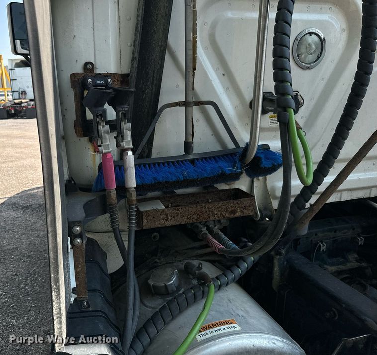 image for item MV9120 2018 Freightliner  Cascadia Evolution  semi truck