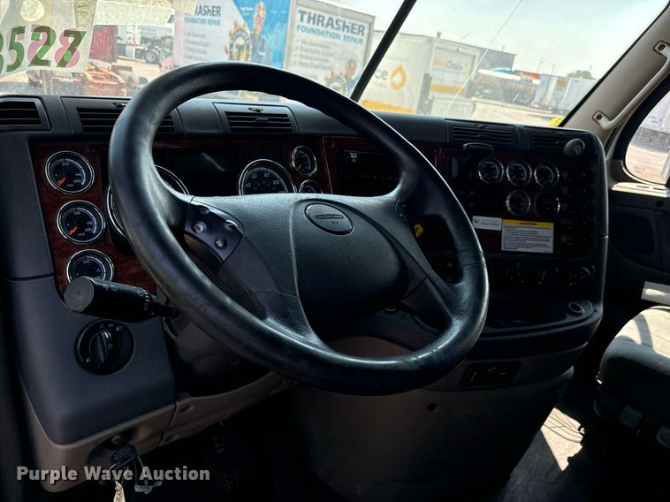 image for item MV9120 2018 Freightliner  Cascadia Evolution  semi truck