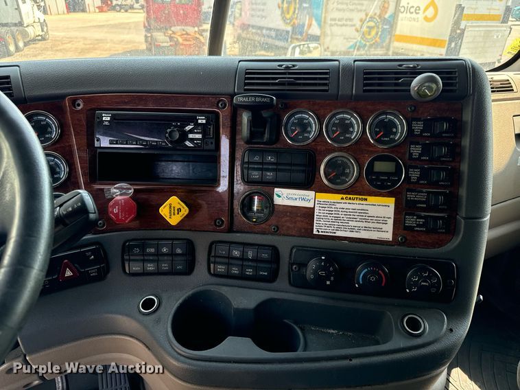 image for item MV9120 2018 Freightliner  Cascadia Evolution  semi truck