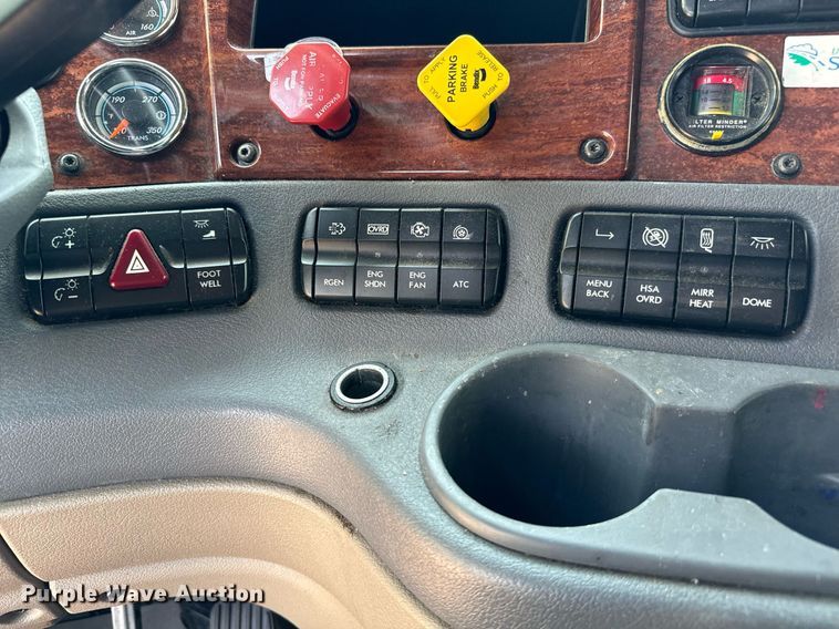 image for item MV9120 2018 Freightliner  Cascadia Evolution  semi truck