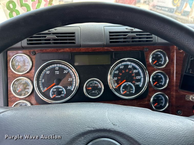 image for item MV9120 2018 Freightliner  Cascadia Evolution  semi truck