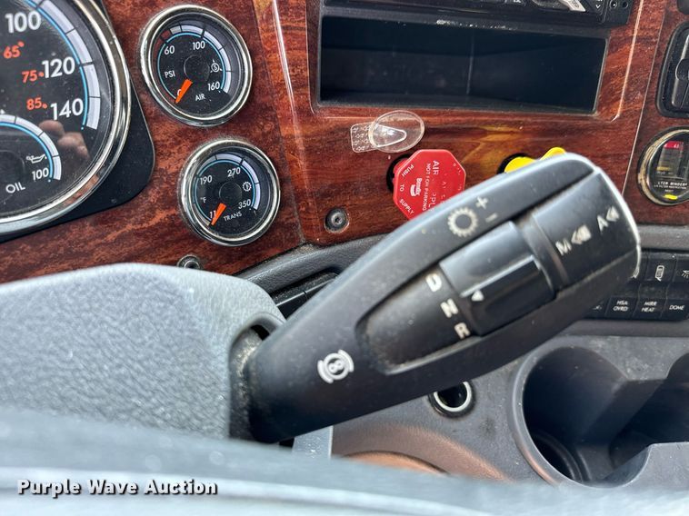 image for item MV9120 2018 Freightliner  Cascadia Evolution  semi truck