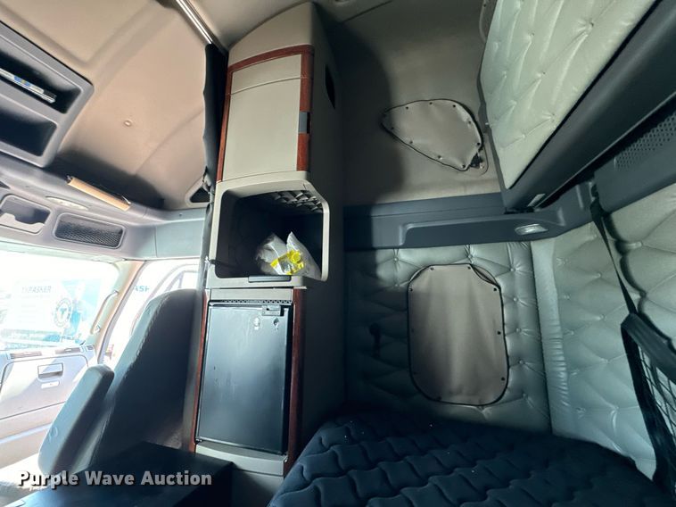 image for item MV9120 2018 Freightliner  Cascadia Evolution  semi truck