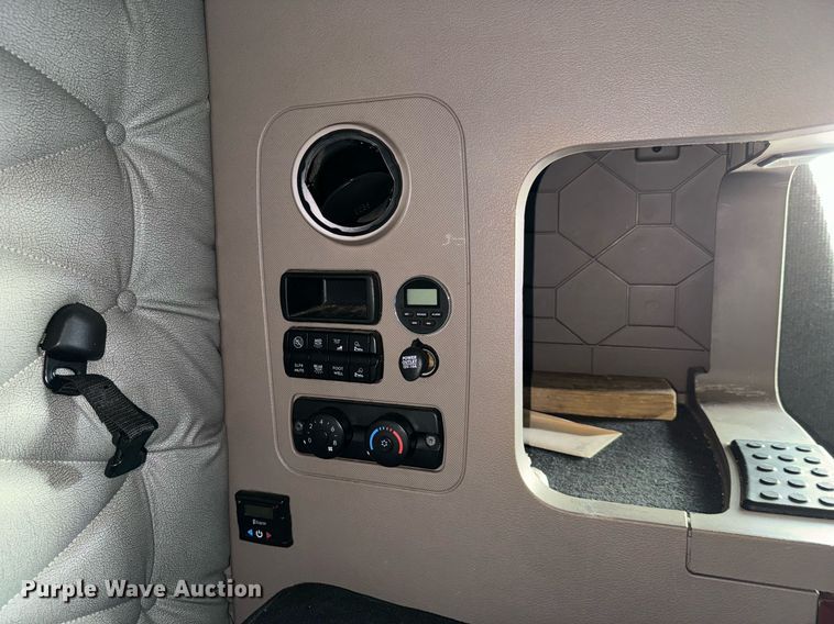 image for item MV9120 2018 Freightliner  Cascadia Evolution  semi truck