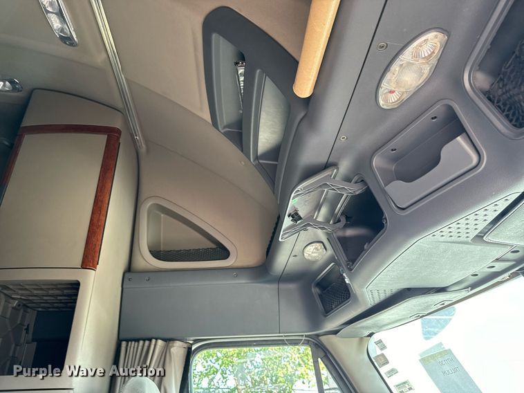 image for item MV9120 2018 Freightliner  Cascadia Evolution  semi truck