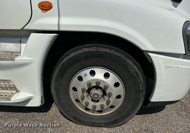 image for item MV9120 2018 Freightliner  Cascadia Evolution  semi truck